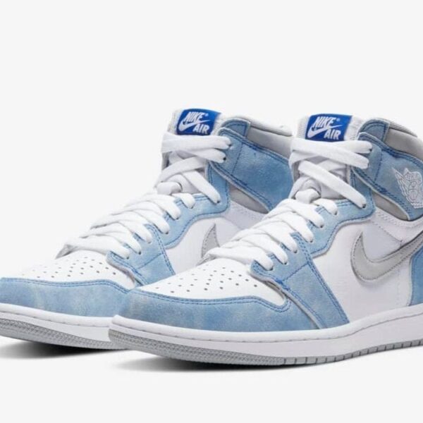 Jordan 1 Retro High Hyper Royal