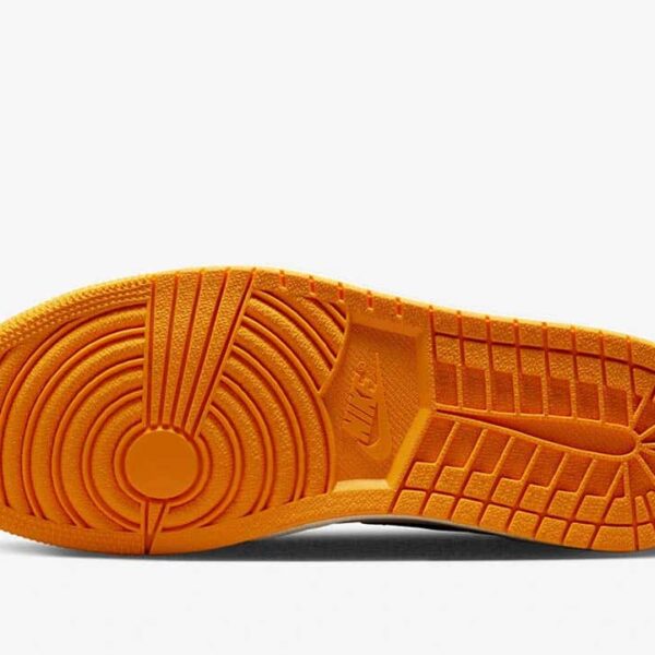 Jordan 1 Retro High OG Yellow Toe - Image 3