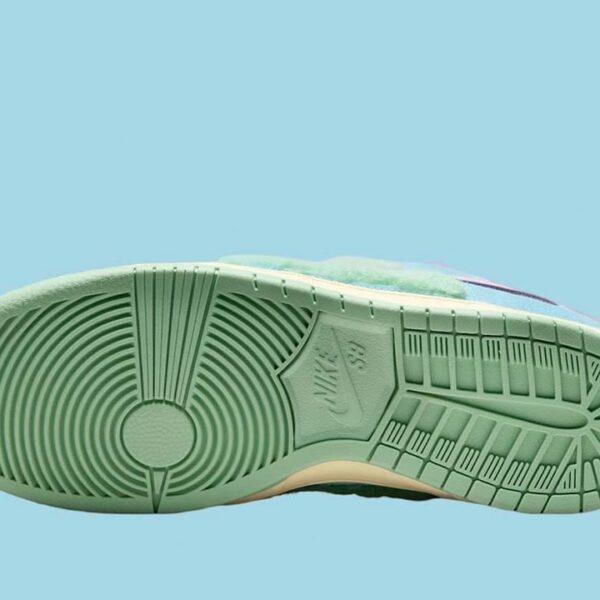 Nike SB Dunk Low Verdy Visty - Image 3