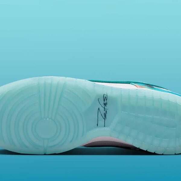 SB Dunk Low x Futura Laboratories - Image 4